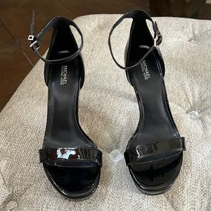 Size 8 Michael Kors platform heels. In good condition.